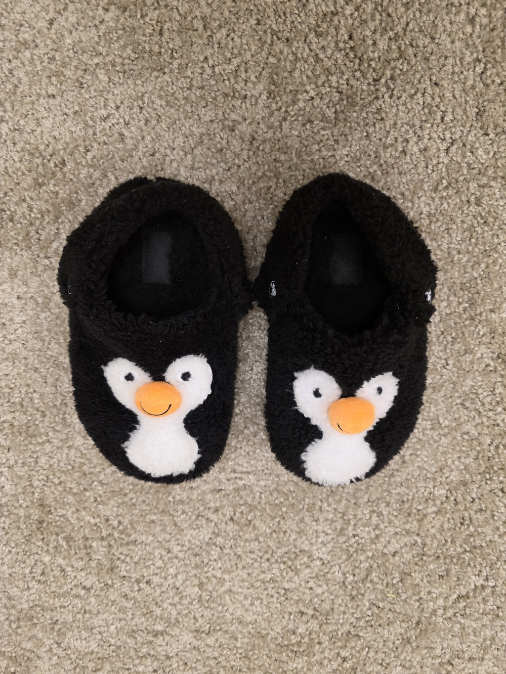 Crocs Kids Penguin Fuzzy Slippers - Sz C12 - Worn 1-2x